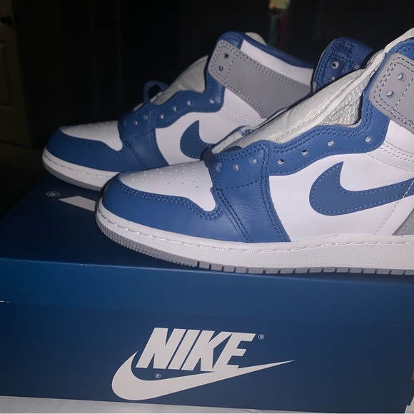 Jordan size 5 women’s - Picture 3 of 7